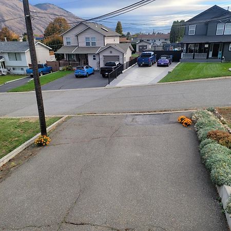 Charming - 2 Bedrooms Suite, 1 Full Bath & Family Room Kamloops Exterior foto