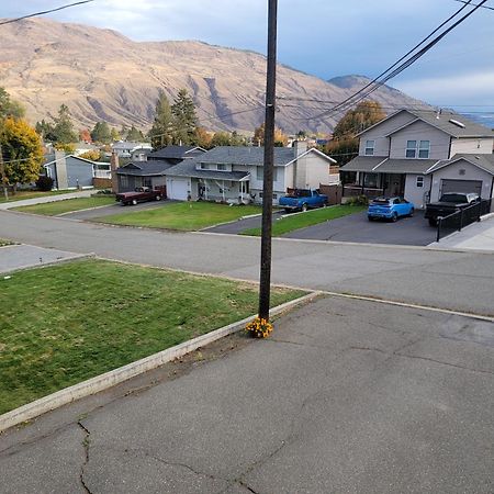 Charming - 2 Bedrooms Suite, 1 Full Bath & Family Room Kamloops Exterior foto