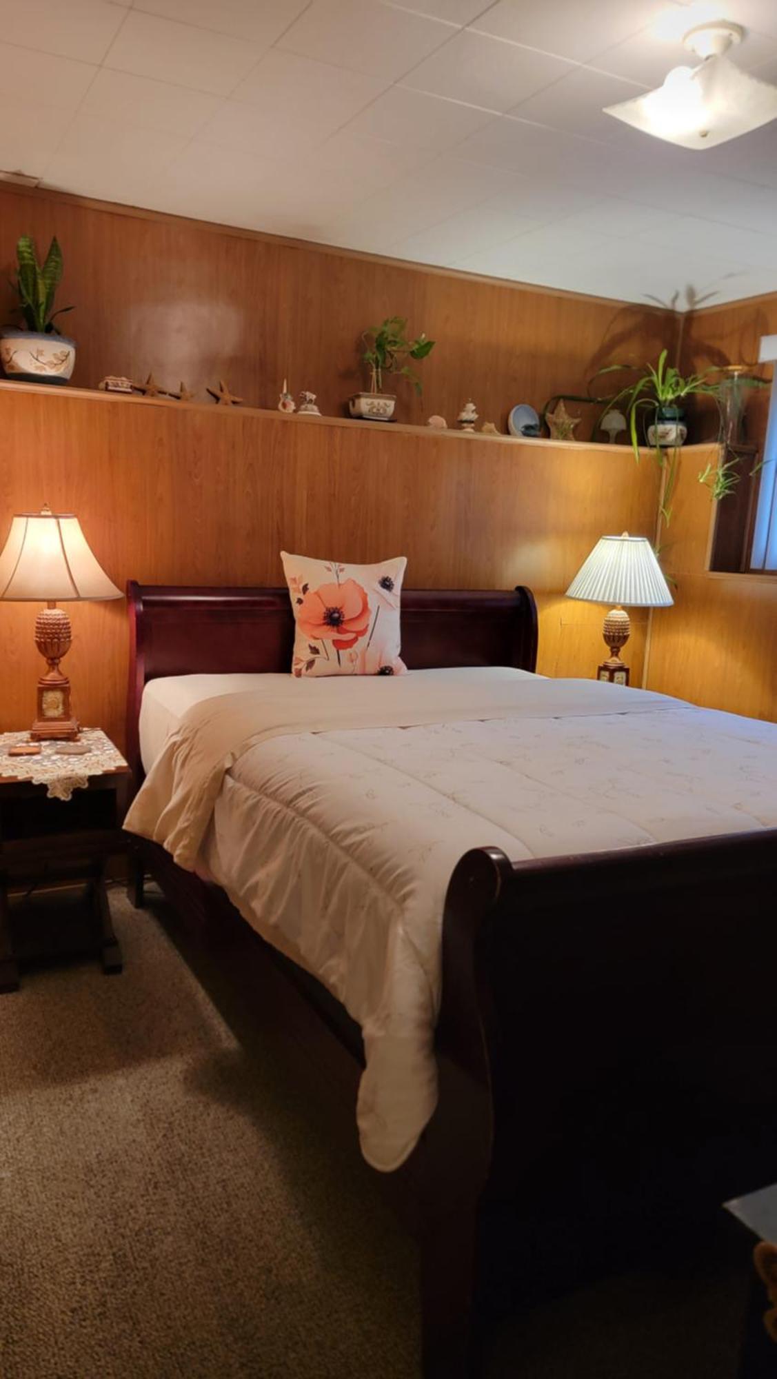Charming - 2 Bedrooms Suite, 1 Full Bath & Family Room Kamloops Exterior foto