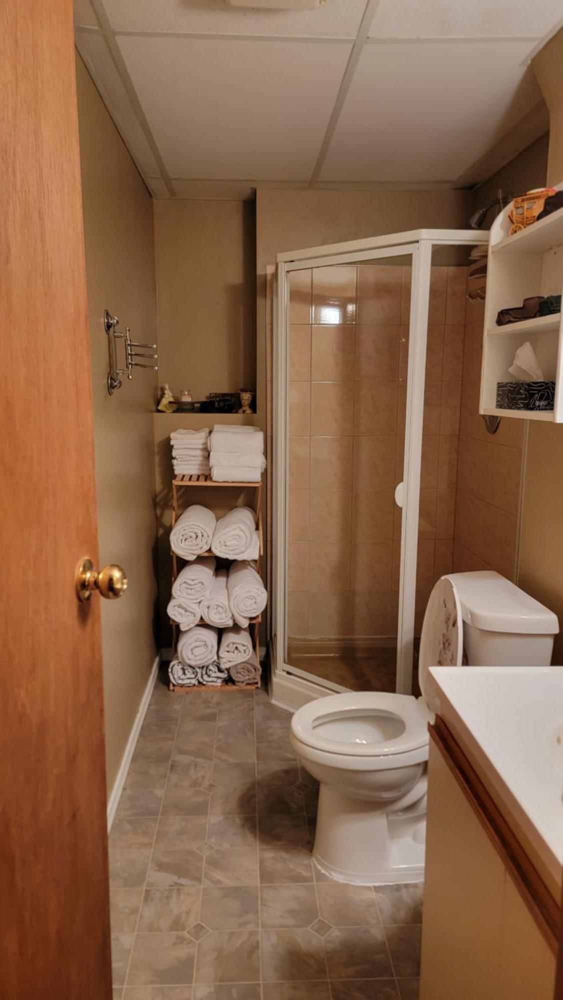 Charming - 2 Bedrooms Suite, 1 Full Bath & Family Room Kamloops Exterior foto